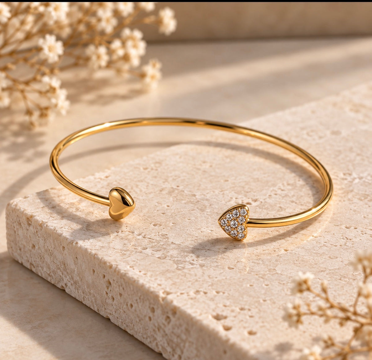 Amélie Heart Bangle Gold