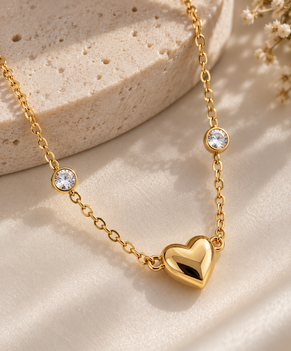 Amora Heart Necklace Gold