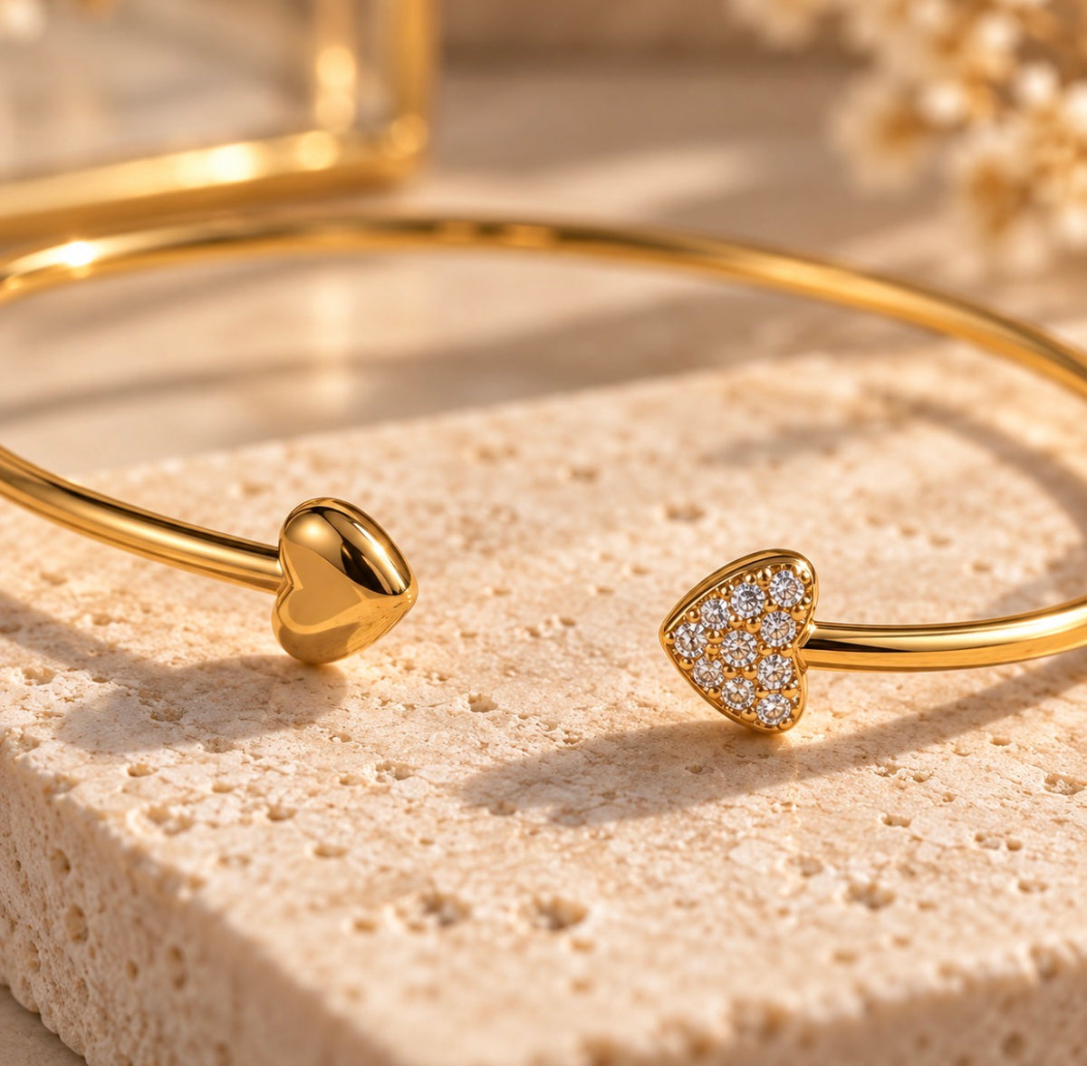 Amélie Heart Bangle Gold